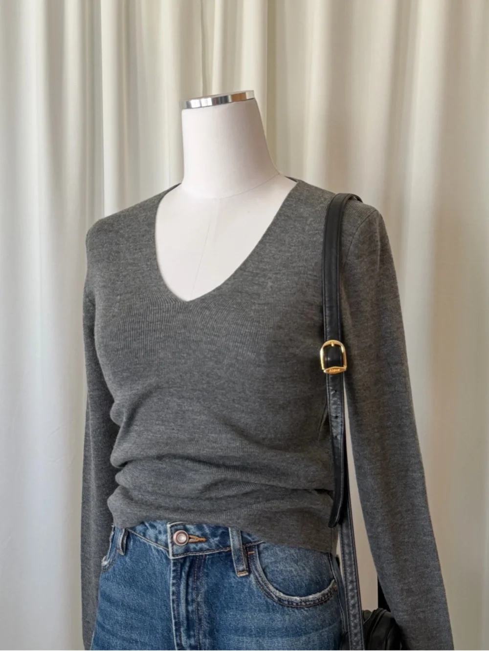 NWT Ann Taylor LOFT Merino Wool Blend V-Neck Sweater Gray Small. - Picture 6 of 11